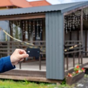 Acheter la carte Infinity : plafond 450 000 €, retrait 12 500 € par jour, validité 90 jours à partir du premier retrait.