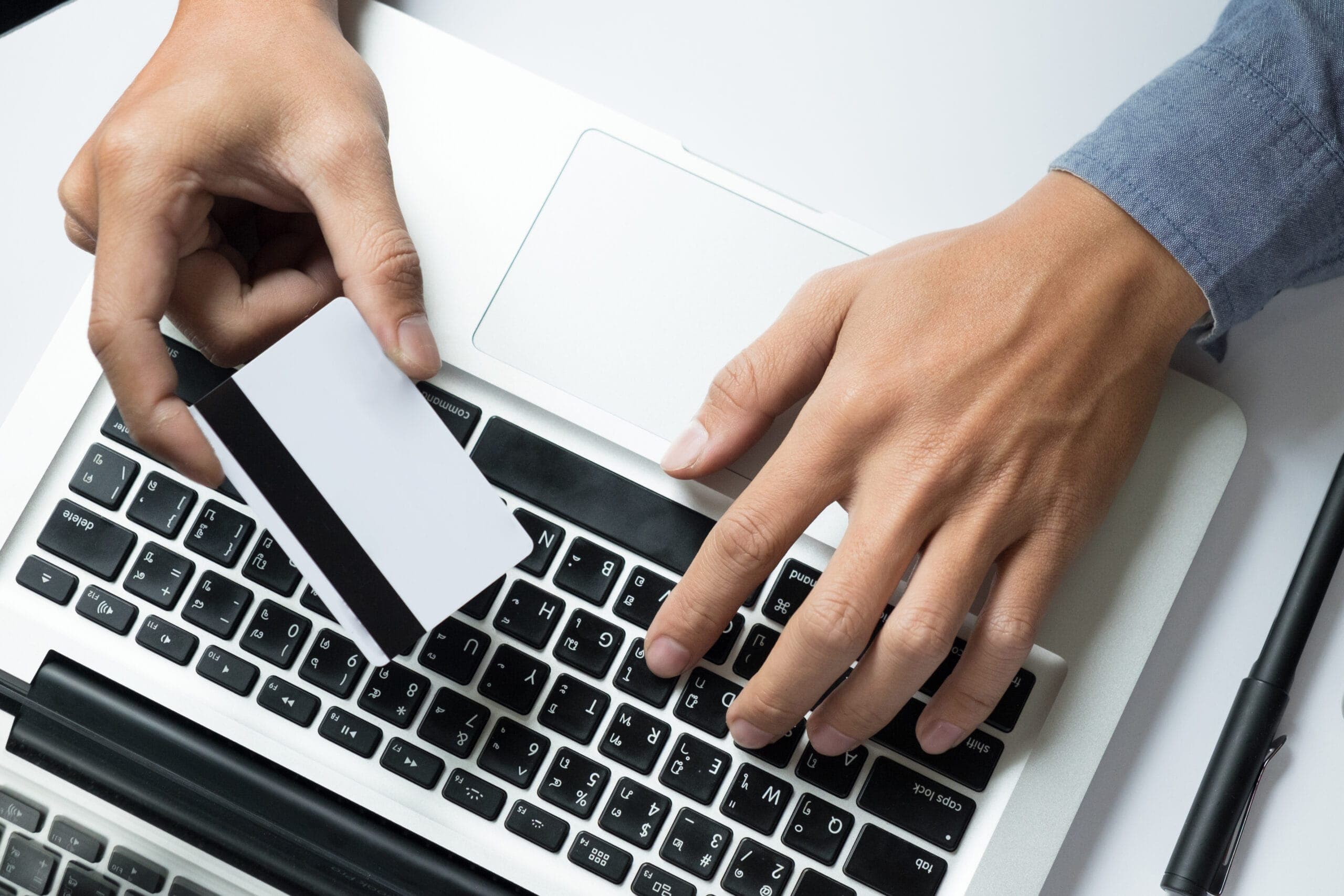 la préparation et l'activation des yescards avec toutes les étapes du processus pour un usage intuitif et sécurisé.